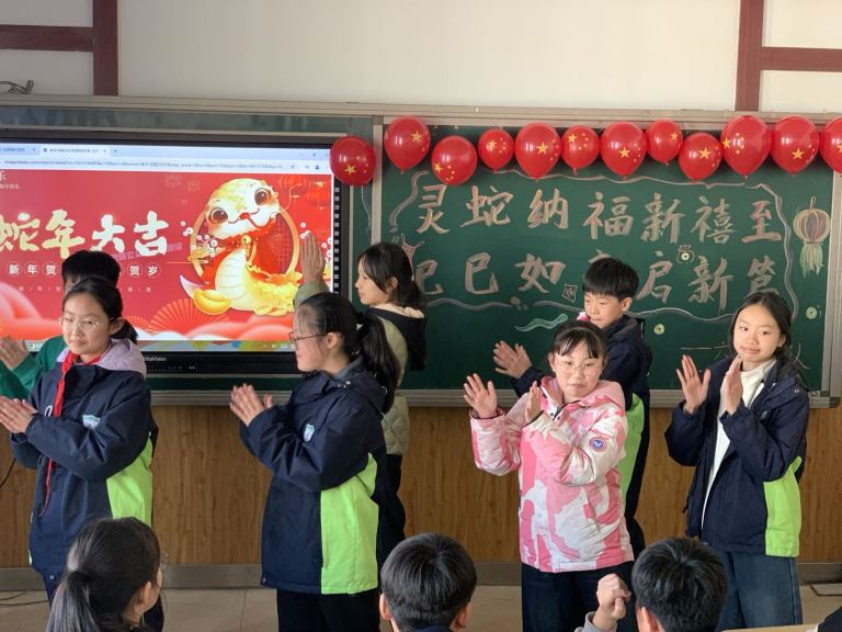 靈蛇納福新禧至 巳巳如意啟新篇